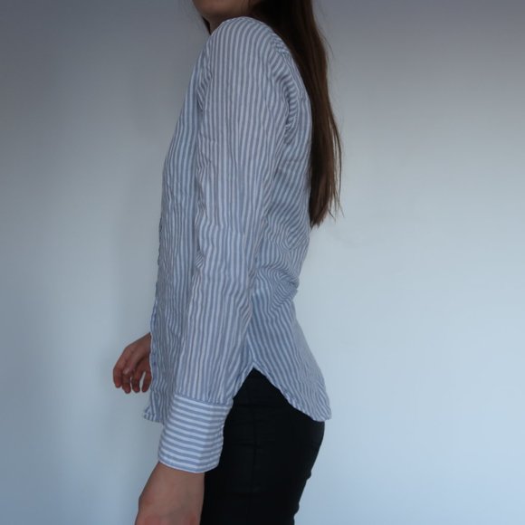 Button up blouse. - Picture 3 of 4